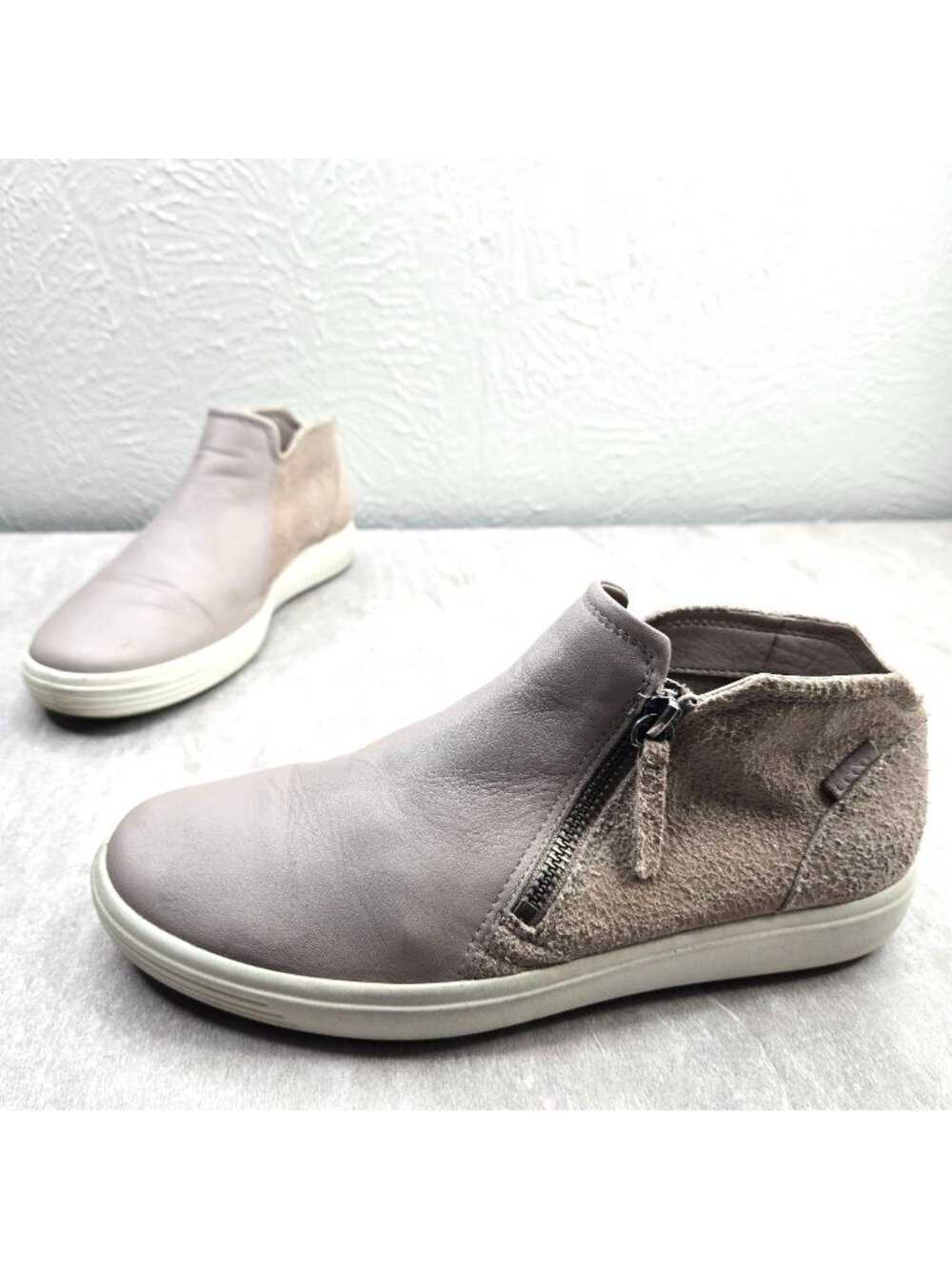 🛍Ecco Side Zip Shoe Boots Sz 8 Gray Leather Minimalist Mid Top Comfort Sneakers